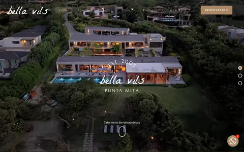 Home page of casabellavils.com, a client site credited to Planeta Web